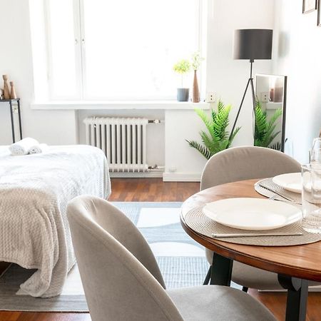 2Ndhomes Cozy Helsinki Center Studio With Park View Dış mekan fotoğraf